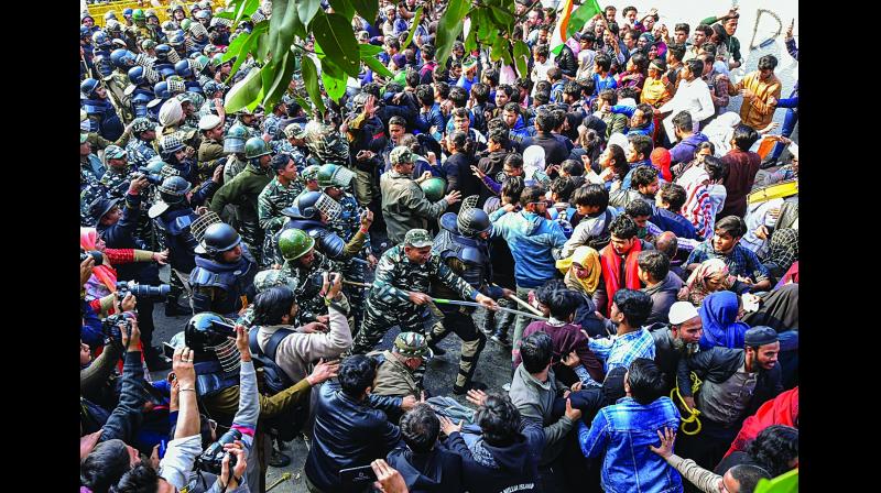 ಜಾಮಿಯಾ ವಿದ್ಯಾರ್ಥಿಗಳ ಮೇಲೆ ಪೊಲೀಸ್ ದೌರ್ಜನ್ಯ ಖಂಡಿಸಿ ರ್ಯಾಲಿ