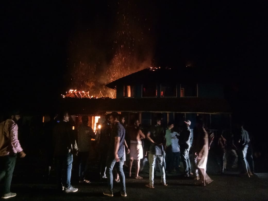 ವಿಟ್ಲ:  ಶಾರ್ಟ್ ಸರ್ಕ್ಯೂಟ್ ನಿಂದ ಅಂಗಡಿಗೆ ಬೆಂಕಿ; ಅಪಾರ ನಷ್ಟ