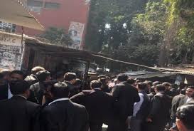 ಲಕ್ನೋ ಸಿವಿಲ್  ನ್ಯಾಯಾಲಯದಲ್ಲಿ  ಬಾಂಬ್ ಸ್ಫೋಟ: ಹಲವು ವಕೀಲರಿಗೆ ಗಾಯ