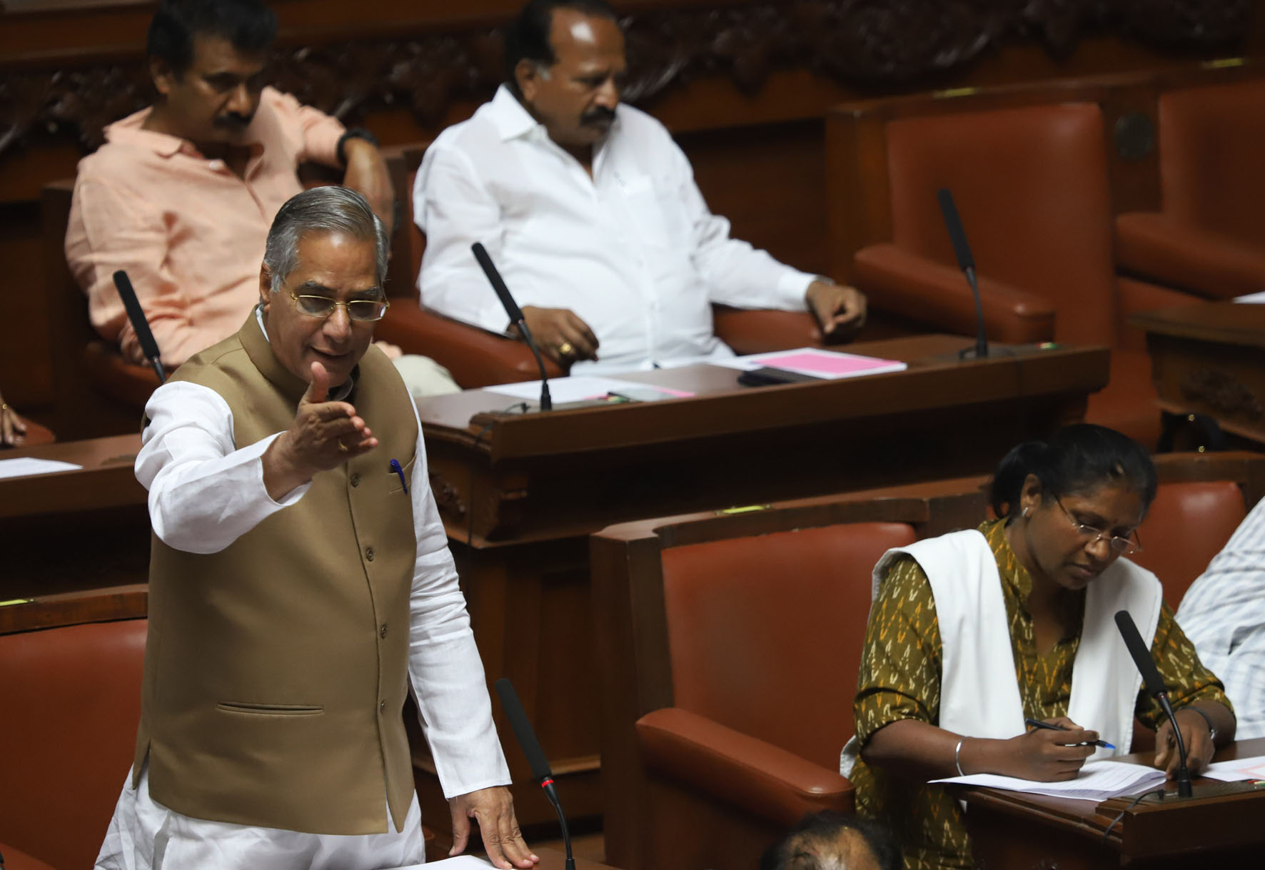 ಸರಕಾರ ರಚನೆಗೆ ಸಹಕರಿಸಿದವರ ಫೋಟೋಗಳಿಗೆ ಹಾರಹಾಕಿ ಪೂಜಿಸಬೇಕು: ಲೆಹರ್ ಸಿಂಗ್