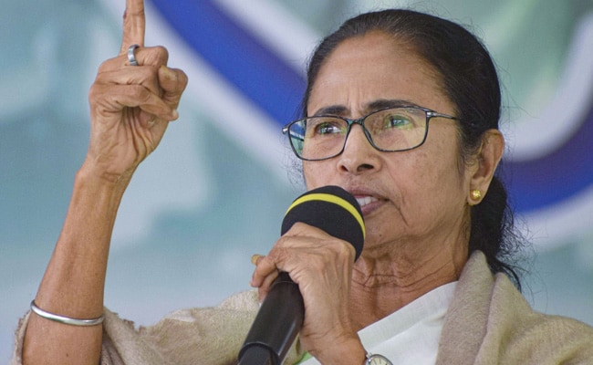 ಕೇಂದ್ರದ ‘‘ದ್ವೇಷದ ರಾಜಕೀಯ’’ದಿಂದಾಗಿ ಮೂವರು ನಾಯಕರ ಸಾವನ್ನು ಕಾಣುವಂತಾಗಿದೆ: ಮಮತಾ ಬ್ಯಾನರ್ಜಿ