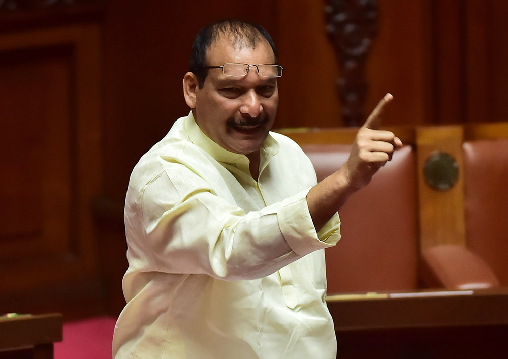 ಗೋಲಿಬಾರ್‌ನಲ್ಲಿ ಮೃತಪಟ್ಟವರಿಗೆ ಪರಿಹಾರ ನೀಡಲು ಒತ್ತಾಯ: ಸದನದಲ್ಲಿ ಪ್ರತಿಭಟನೆ