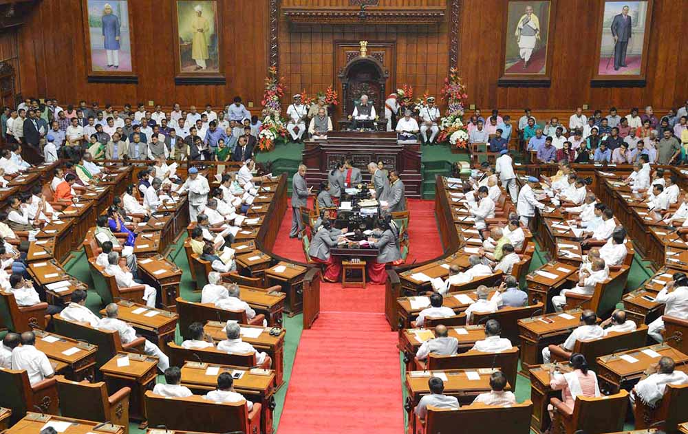 ಸದನದಲ್ಲಿ ಗದ್ದಲ, ಕೋಲಾಹಲಕ್ಕೆ ಕಾರಣವಾದ ಬೆಂಕಿ