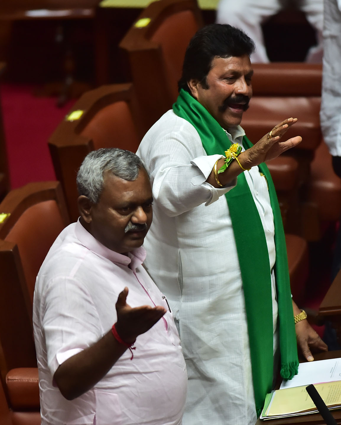 ಗದ್ದಲಕ್ಕೆ ವೇದಿಕೆ ಕಲ್ಪಿಸಿದ ಕೊರೊನಾ ವೈರಸ್: ಕೆರಳಿದ ಬಿಜೆಪಿ ಶಾಸಕ ಹೇಳಿದ್ದೇನು ?