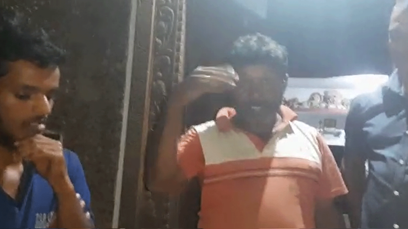 ಪಾಕಿಸ್ತಾನ ಝಿಂದಾಬಾದ್ ಘೋಷಣೆ: ಅಮೂಲ್ಯ ಮನೆಗೆ ವಿಹಿಂಪ ಮುತ್ತಿಗೆ