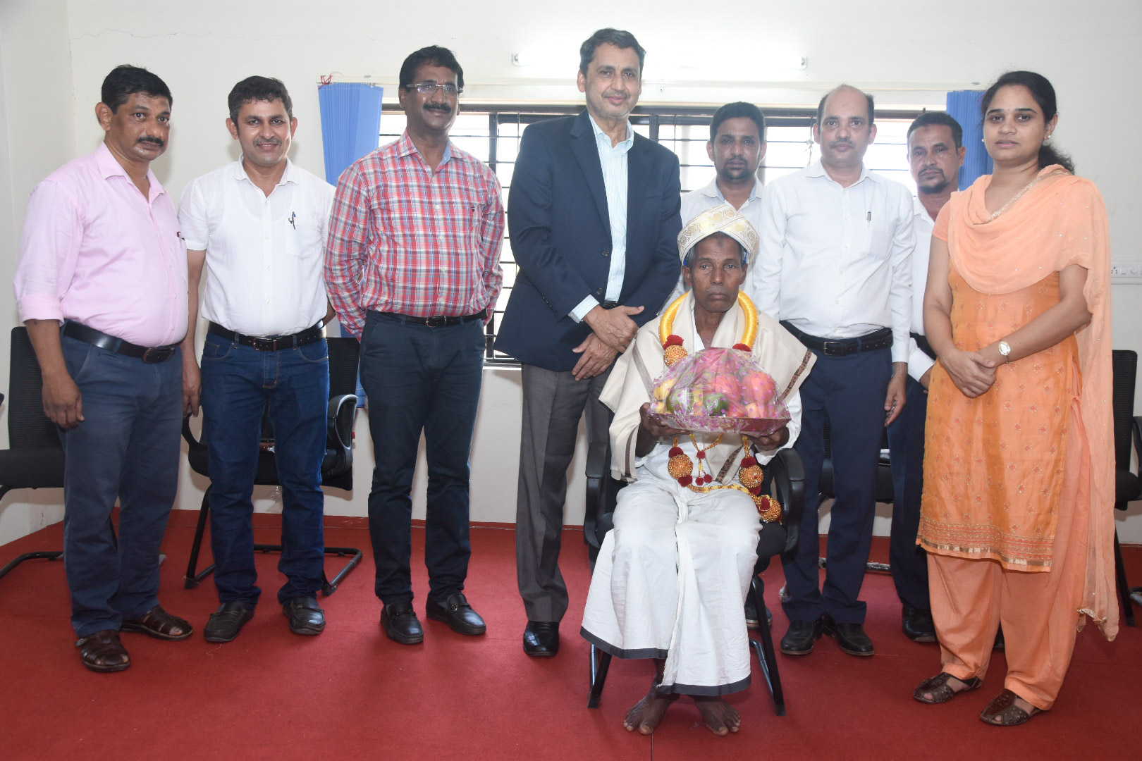 ಪದ್ಮಶ್ರೀ ಪುರಸ್ಕೃತ ಹರೇಕಳ ಹಾಜಬ್ಬರಿಗೆ ಸನ್ಮಾನ