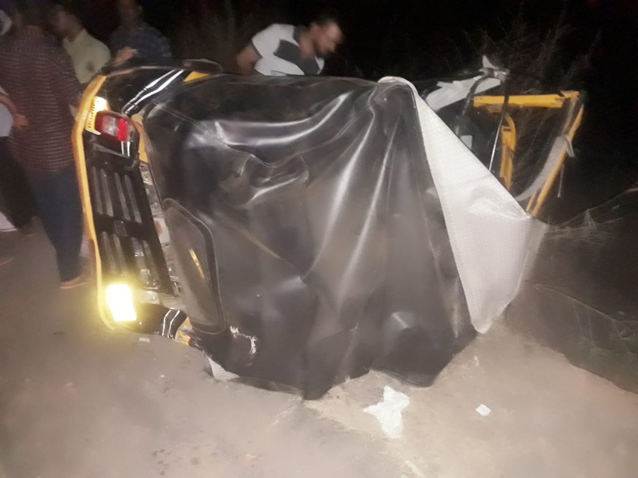 ವಿಟ್ಲ: ಕಂಟೈನರ್ ಢಿಕ್ಕಿಯಿಂದ ಆಟೋ ರಿಕ್ಷಾ ಸಂಪೂರ್ಣ ನಜ್ಜುಗುಜ್ಜು; ಇಬ್ಬರು ಪವಾಡಸದೃಶ್ಯ ರೀತಿಯಲ್ಲಿ ಪಾರು