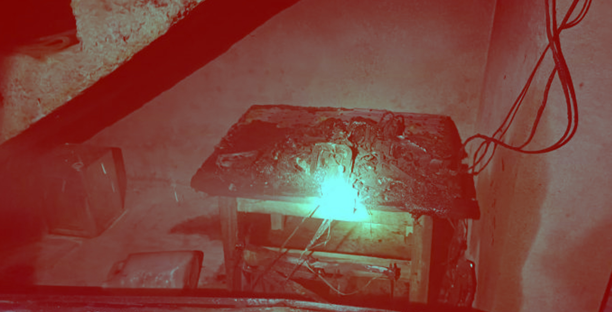 ಟಿವಿ ಸ್ಫೋಟ: ಮಹಿಳೆ ಸಾವು, ಪತಿ, ಮಗು ಗಂಭೀರ