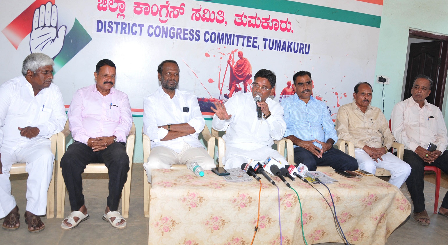 ಜೂಜು ಕೇಂದ್ರ, ಹೆಂಡ ಮಾರಾಟದಿಂದ ರಾಜ್ಯದ ಅಭಿವೃದ್ಧಿ ಸಾಧ್ಯವಿಲ್ಲ: ವಿ.ಎಸ್.ಉಗ್ರಪ್ಪ