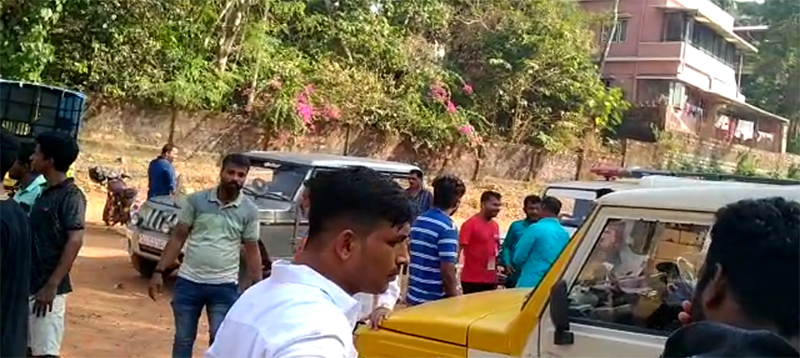 ಮಂಗಳೂರು: ಕಾರು ಢಿಕ್ಕಿ ; ಮೂವರು ರಿಕ್ಷಾ ಪ್ರಯಾಣಿಕರಿಗೆ ಗಾಯ