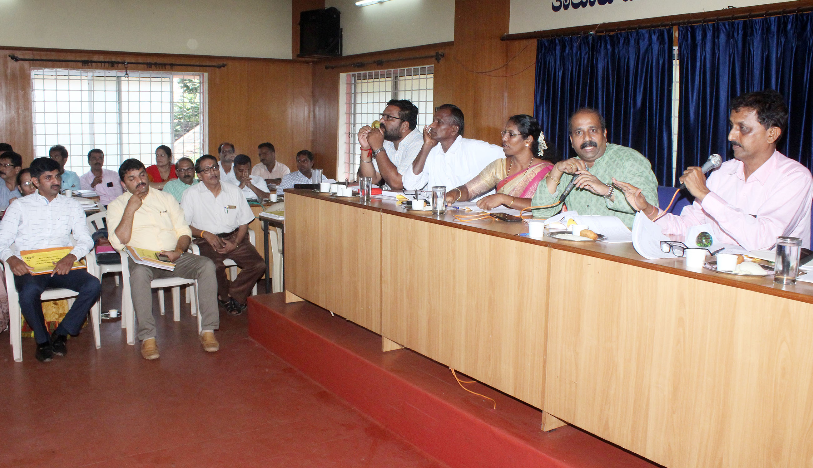 ‘ಕಾನೂನು ಮೀರಲ್ಲ’ ಎಂದ ಹೆಬ್ರಿ ಅರಣ್ಯಾಧಿಕಾರಿ ವಿರುದ್ಧ ಶಾಸಕ ರಘುಪತಿ ಭಟ್ ಕೆಂಡಾಮಂಡಲ!