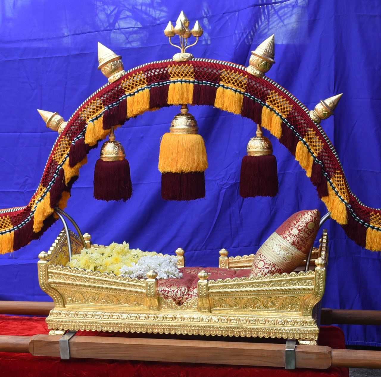 ಉಡುಪಿ: ಚಿನ್ನದ ಪಲ್ಲಕ್ಕಿ ಬಪ್ಪನಾಡು ದೇವಸ್ಥಾನಕ್ಕೆ ಹಸ್ತಾಂತರ