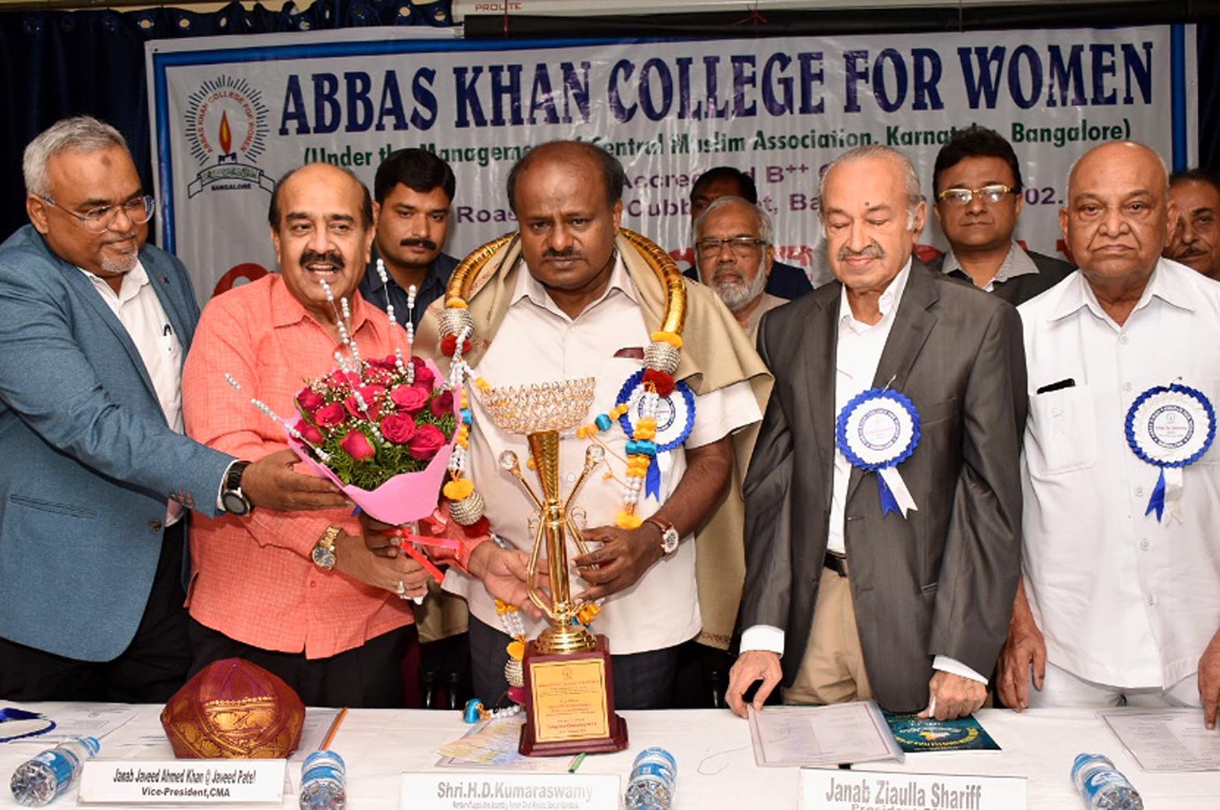 ಶಿಕ್ಷಣದಿಂದ ಮಾತ್ರ ಮಹಿಳೆ ಸ್ವಾವಲಂಬಿಯಾಗಲು ಸಾಧ್ಯ: ಮಾಜಿ ಸಿಎಂ ಕುಮಾರಸ್ವಾಮಿ