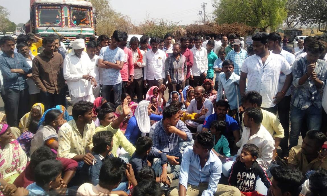 ಕಲಬುರಗಿ: ಅಂಬೇಡ್ಕರ್ ಪುತ್ಥಳಿಗೆ ಅವಮಾನ ಆರೋಪ; ರಾಷ್ಟ್ರೀಯ ಹೆದ್ದಾರಿ ತಡೆದು ಪ್ರತಿಭಟನೆ