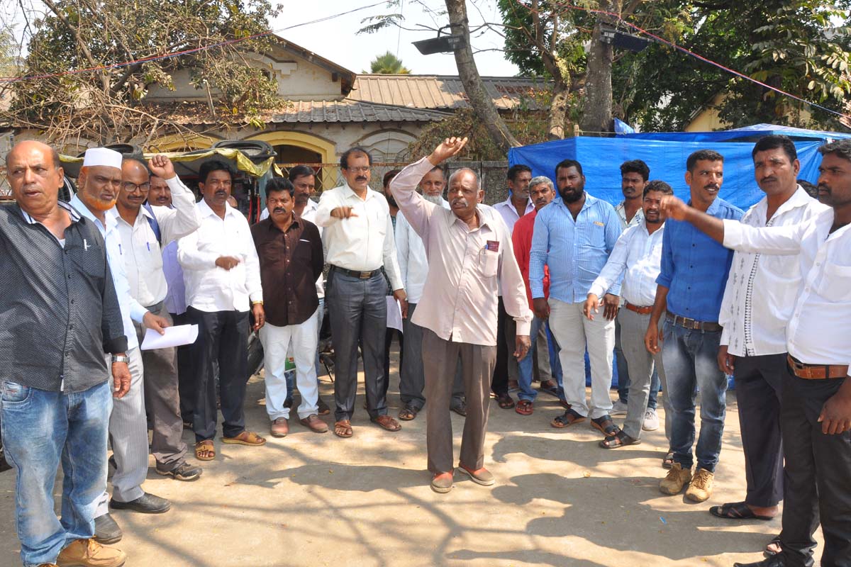 ಚಿಕ್ಕಮಗಳೂರು: ಶಾಸಕ ಯತ್ನಾಳ್ ಬಂಧನಕ್ಕೆ ಆಗ್ರಹಿಸಿ ಪ್ರಗತಿಪರ ಸಂಘಟನೆಗಳಿಂದ ಧರಣಿ