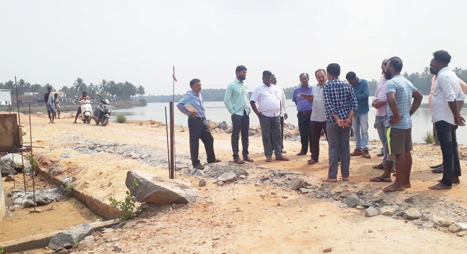 ಜಿ.ಪಂ. ಅಧ್ಯಕ್ಷರಿಂದ ಸೇತುವೆ ಕಾಮಗಾರಿ ಪರಿಶೀಲನೆ