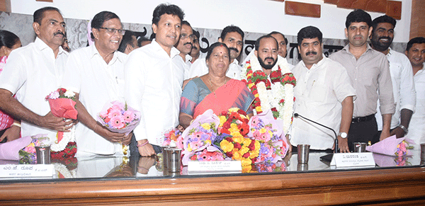 ಮಂಗಳೂರು ಮನಪಾ ನೂತನ ಮೇಯರ್ ಆಗಿ ದಿವಾಕರ, ಉಪಮೇಯರ್ ವೇದಾವತಿ ಆಯ್ಕೆ