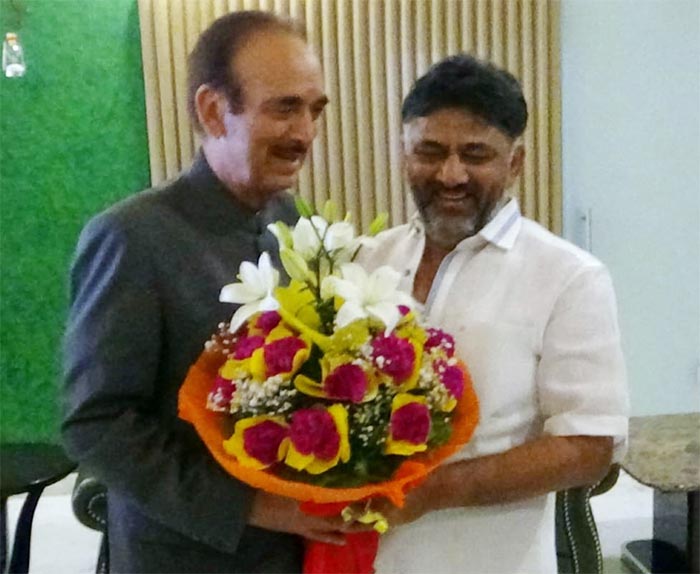 ಕೆಪಿಸಿಸಿ ಅಧ್ಯಕ್ಷರ ಆಯ್ಕೆ ಪ್ರಕ್ರಿಯೆ ವಿಳಂಬ: ಡಿಕೆಶಿ ನಿವಾಸಕ್ಕೆ ಗುಲಾಂ ನಬಿ ಆಝಾದ್ ಭೇಟಿ