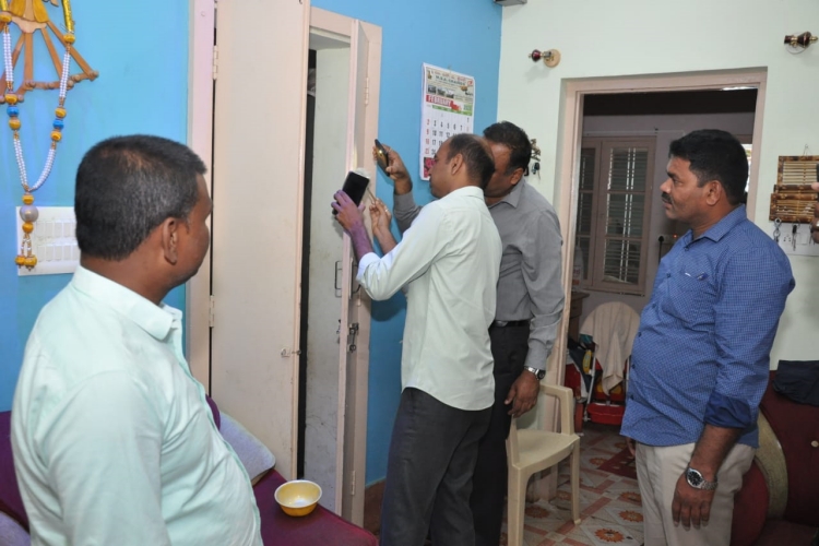 ಕೊಳ್ಳೇಗಾಲ: ಮನೆಗೆ ನುಗ್ಗಿ ಲಕ್ಷಾಂತರ ರೂ. ಮೌಲ್ಯದ ಸೊತ್ತು ಕಳವು