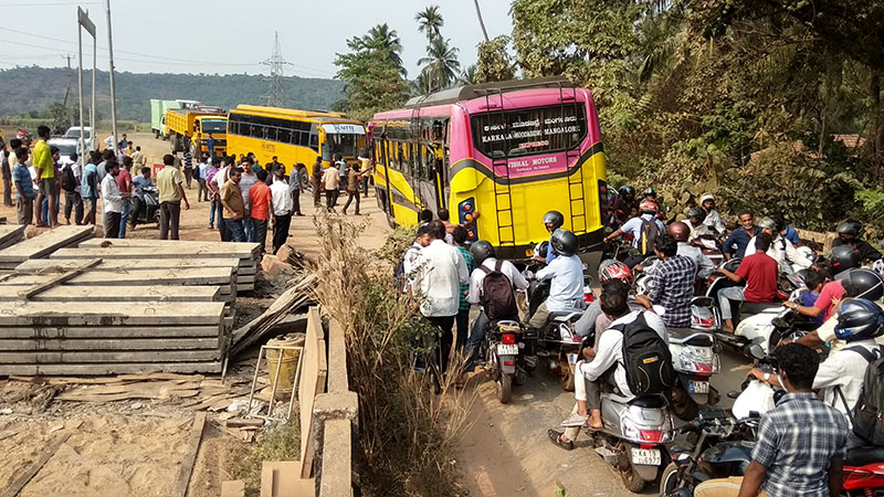 ಫಲ್ಗುಣಿ ನದಿಯ ಸೇತುವೆಯಲ್ಲಿ ಕೆಟ್ಟು ನಿಂತ ಬಸ್ : ಸಂಚಾರಕ್ಕೆ ಅಡ್ಡಿ-ಪರದಾಡಿದ ವಾಹನಿಗರು