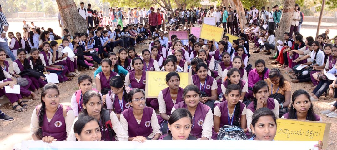 ಮಂಡ್ಯ ವಿವಿ ಅಡಿಯಲ್ಲೇ ಪರೀಕ್ಷೆ ನಡೆಸುವ ಭರವಸೆ: ಪ್ರತಿಭಟನೆ ಹಿಂಪಡೆದ ವಿದ್ಯಾರ್ಥಿಗಳು