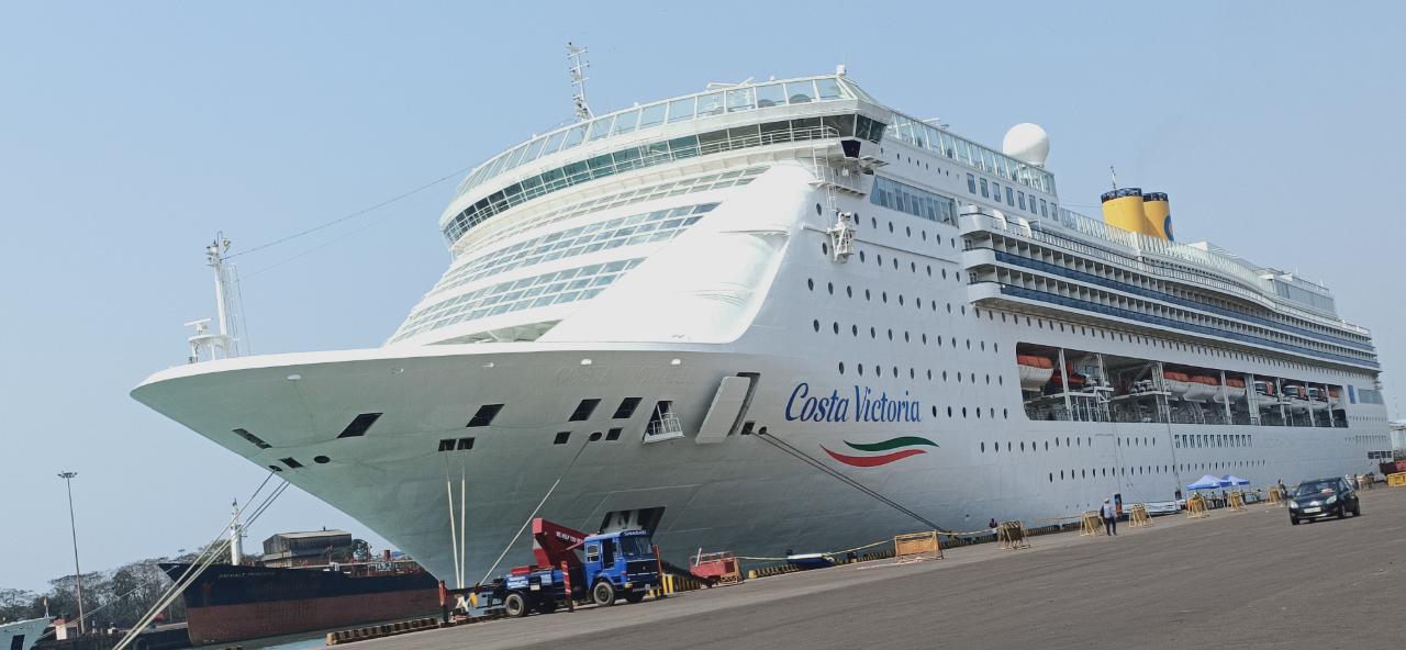 ಎನ್‌ಎಂಪಿಟಿಗೆ ಆಗಮಿಸಿದ ಬೃಹತ್ ವಿಲಾಸಿ ಹಡಗು