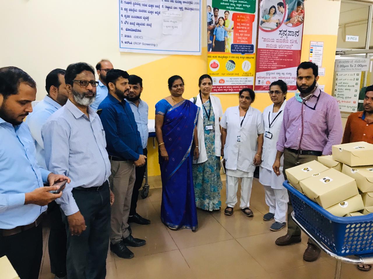 ಸಿಟಿ ಗೋಲ್ಡ್ 20ನೇ ವಾರ್ಷಿಕೋತ್ಸವ : ವೆನ್ಲಾಕ್ ಆಸ್ಪತ್ರೆಯಲ್ಲಿ ಹಣ್ಣು ಹಂಪಲು ವಿತರಣೆ