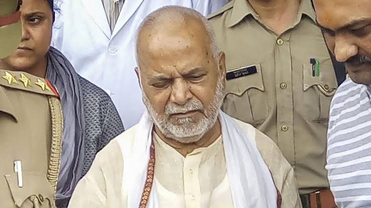 ಅತ್ಯಾಚಾರ ಆರೋಪಿ ಚಿನ್ಮಯಾನಂದಗೆ ಎನ್‌ಸಿಸಿ ಕೆಡೆಟ್‌ಗಳಿಂದ ಸೆಲ್ಯೂಟ್!