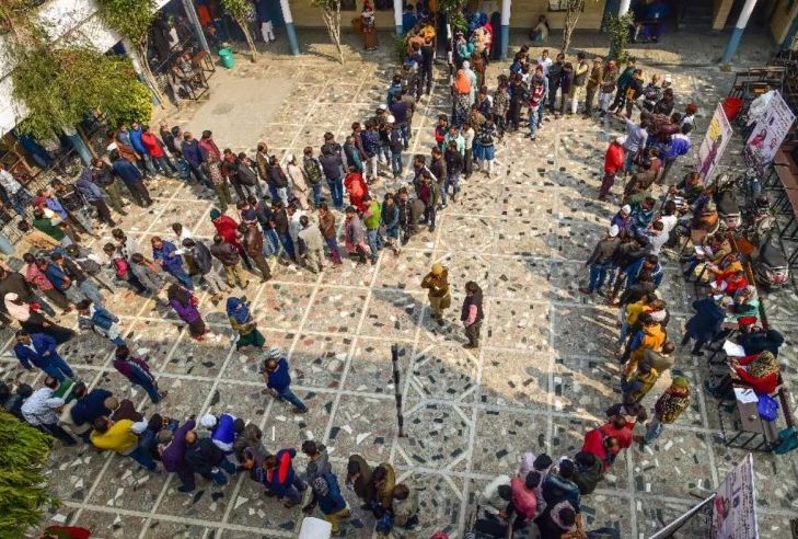 ಶಾಹೀನ್‌ಬಾಗ್: ಮತ ಚಲಾಯಿಸಲು ಸರತಿ ಸಾಲು