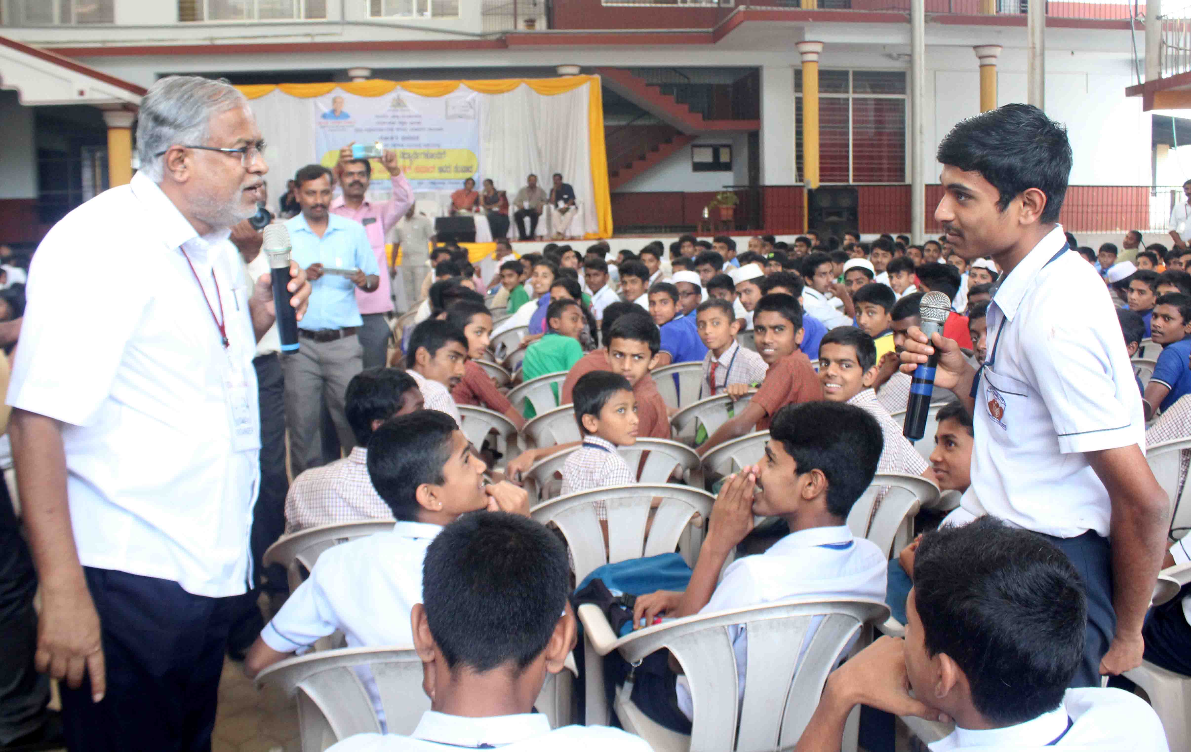 ಹೆಚ್ಚು ಅಂಕ ಪಡೆಯುವ 10 ವಿದ್ಯಾರ್ಥಿಗಳ ಉತ್ತರ ಪತ್ರಿಕೆ ವೆಬ್‍ಸೈಟ್‍ನಲ್ಲಿ ಪ್ರಕಟ: ಸಚಿವ ಸುರೇಶ್ ಕುಮಾರ್
