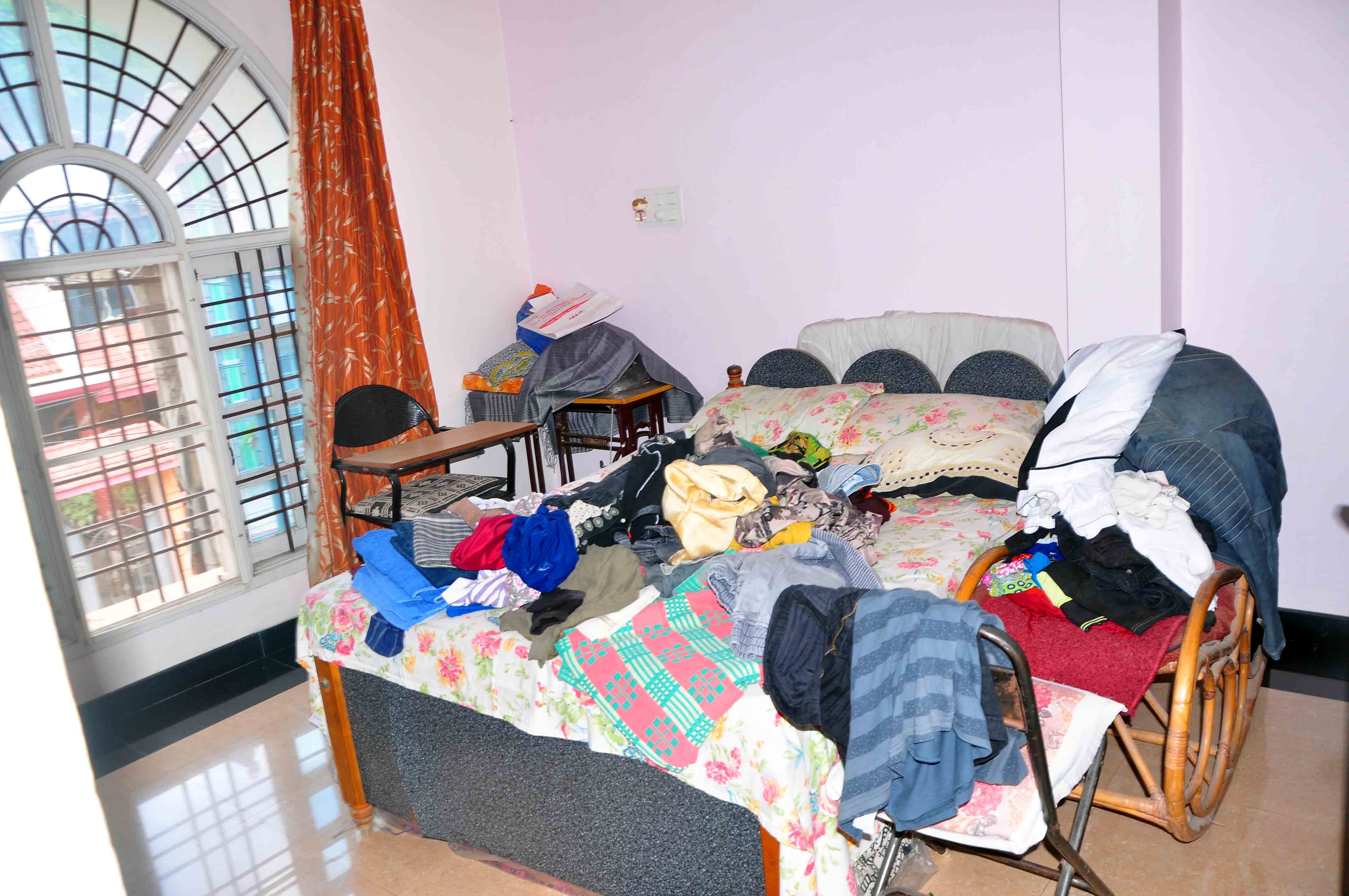 ಹಾಸನ: ಹಾಡಹಗಲೇ ಮನೆಗಳ್ಳತನ; 20 ಲಕ್ಷಕ್ಕೂ ಹೆಚ್ಚು ಮೌಲ್ಯದ ಚಿನ್ನಾಭರಣ ದೋಚಿ ಪರಾರಿ