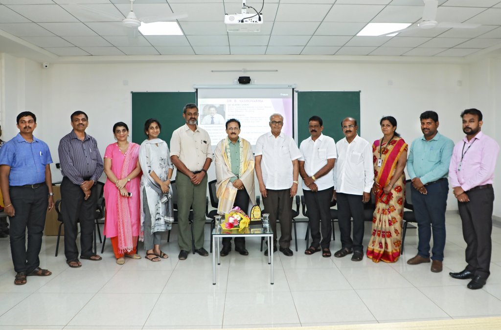 ಶಕ್ತಿ ವಿದ್ಯಾ ಸಂಸ್ಥೆಗೆ ಡಾ.ಯಶೋವರ್ಮ ಭೇಟಿ