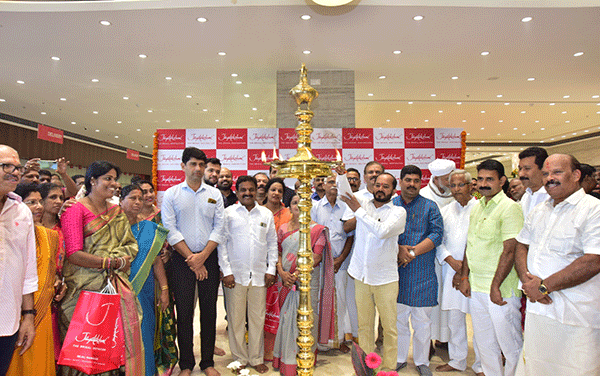 ಮಂಗಳೂರು: ಜಯಲಕ್ಷ್ಮೀ ಫ್ಯಾಮಿಲಿ ಫ್ಯಾಶನ್ ಸ್ಟೋರ್ ಶುಭಾರಂಭ