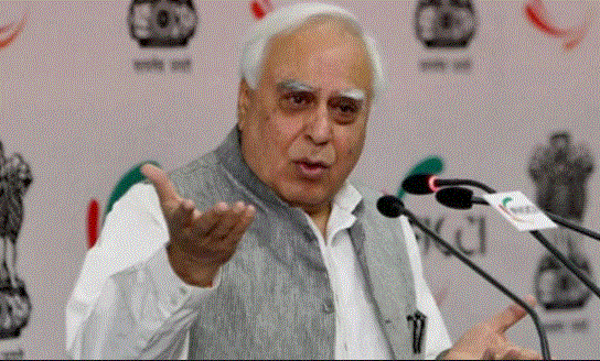 ನೀವು ಗೋವುಗಳನ್ನು ರಕ್ಷಿಸಲು ಏನು ಬೇಕಾದರೂ ಮಾಡುತ್ತೀರಿ, ಜನರನ್ನಲ್ಲ: ಸರಕಾರಕ್ಕೆ ಸಿಬಲ್ ಚಾಟಿಯೇಟು