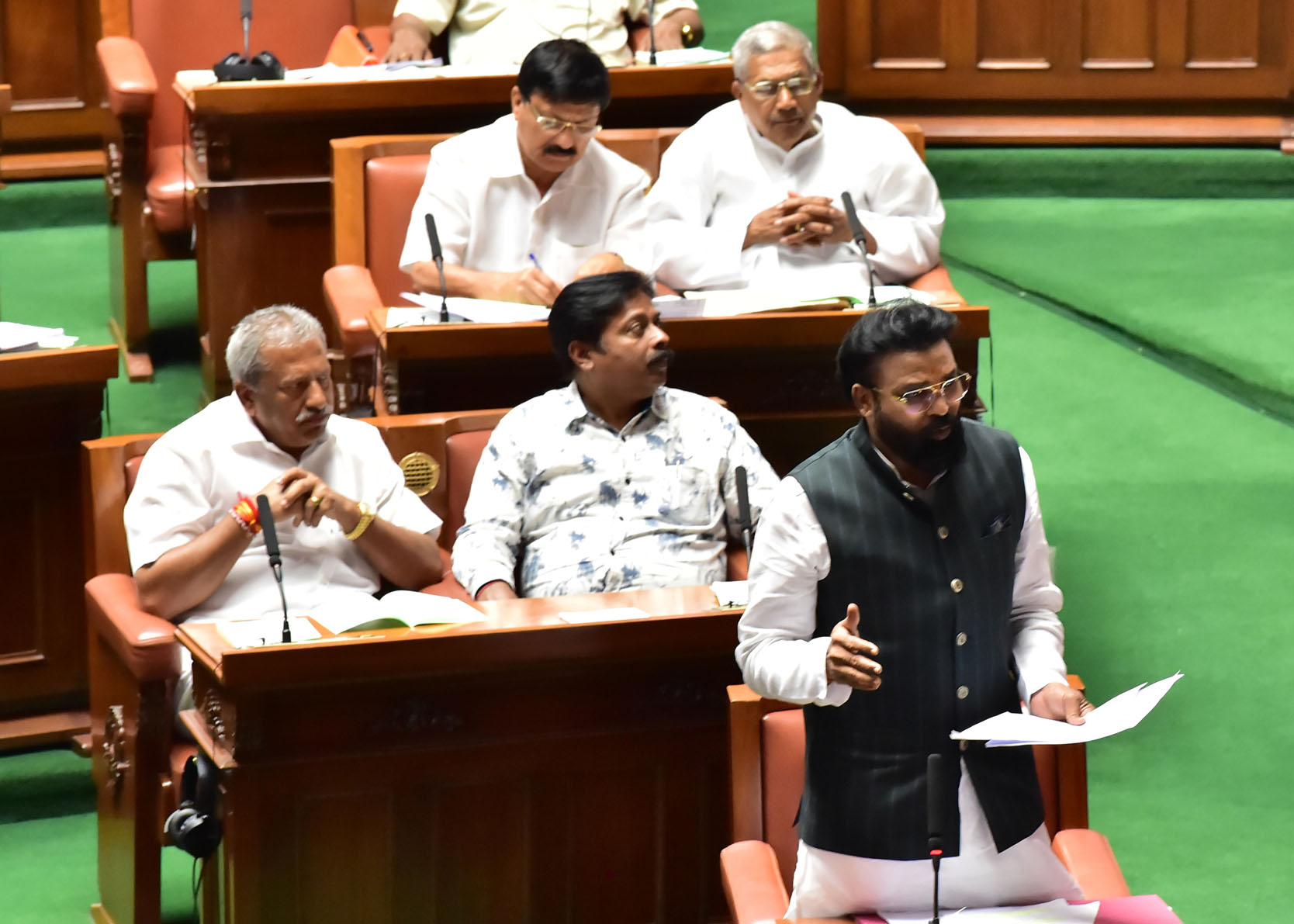 ರೇವಣ್ಣ ಇದ್ದರೆ ಸಮಸ್ಯೆಯೇ ಇರುವುದಿಲ್ಲ: ಸಚಿವ ಶ್ರೀರಾಮುಲು