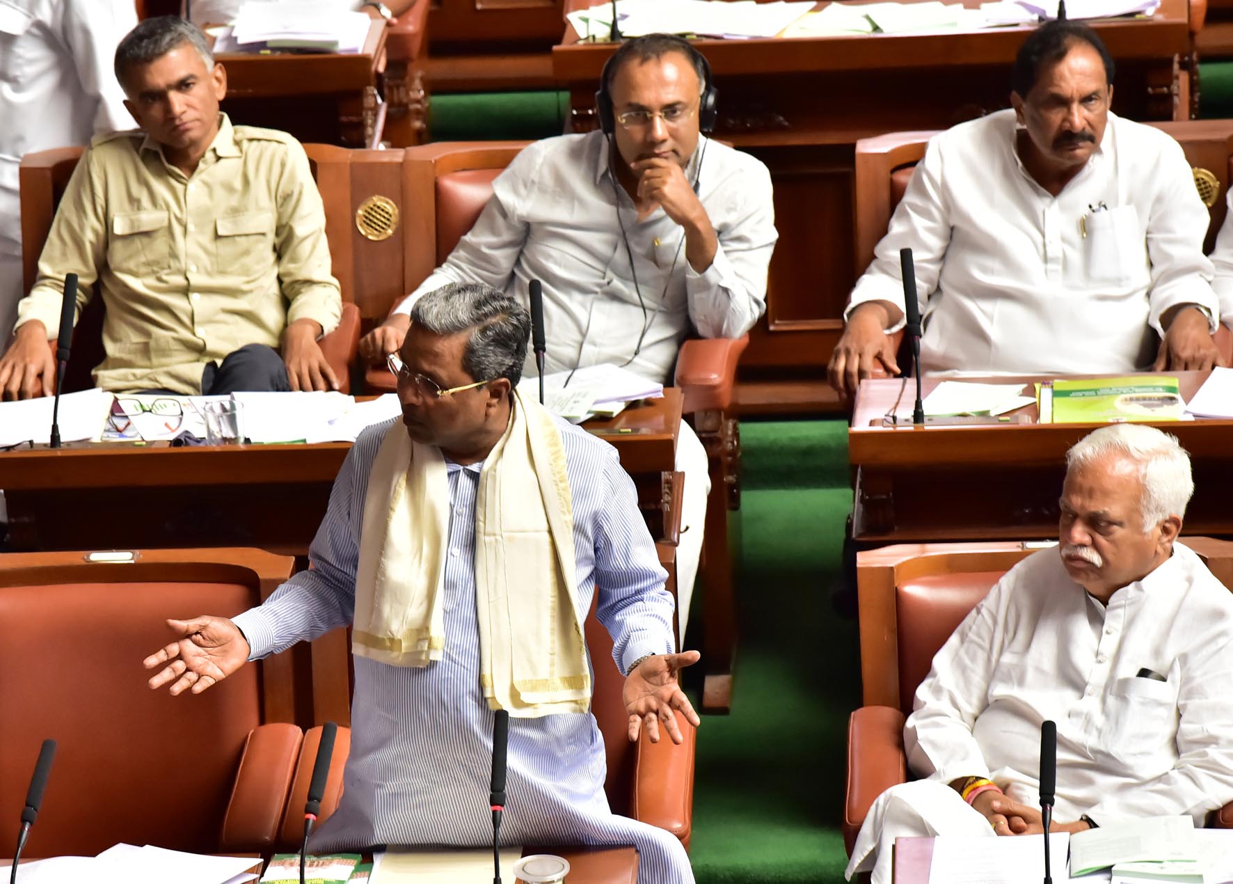 ಸದನದಲ್ಲಿ ಸ್ವಾರಸ್ಯಕರ ಚರ್ಚೆಗೆ ಕಾರಣವಾದ ಸಂಡೆ, ಮಂಡೆ ಲಾಯರ್