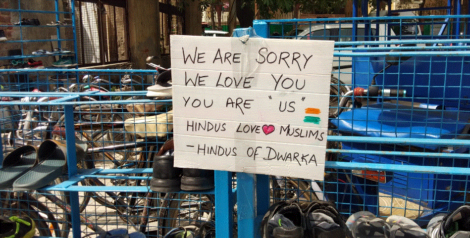 ನಮ್ಮನ್ನು ಕ್ಷಮಿಸಿ, ನಿಮ್ಮನ್ನು ಪ್ರೀತಿಸುತ್ತೇವೆ: ಮಸೀದಿ ಮೇಲೆ ದಾಳಿ ನಡೆದ ಬಳಿಕ ಪೋಸ್ಟರ್ ಅಂಟಿಸಿದ ಹಿಂದೂಗಳು