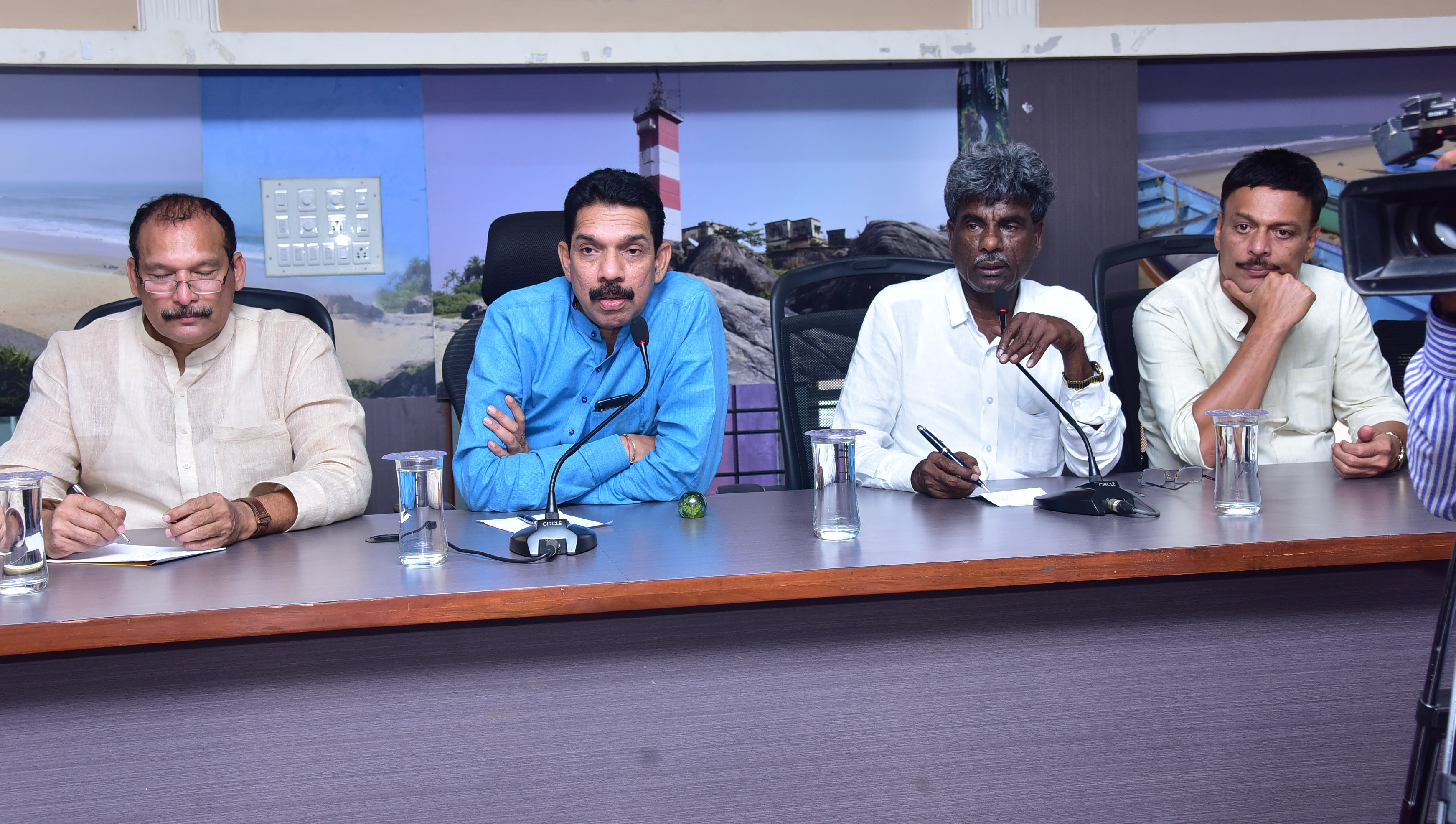 ಸರಕಾರಿ, ಖಾಸಗಿ ಆಸ್ಪತ್ರೆಗಳಲ್ಲಿ ಮಾಸ್ಕ್ ವಿತರಿಸಲು ಕ್ರಮ: ಸಚಿವ ಕೋಟ ಶ್ರೀನಿವಾಸ ಪೂಜಾರಿ