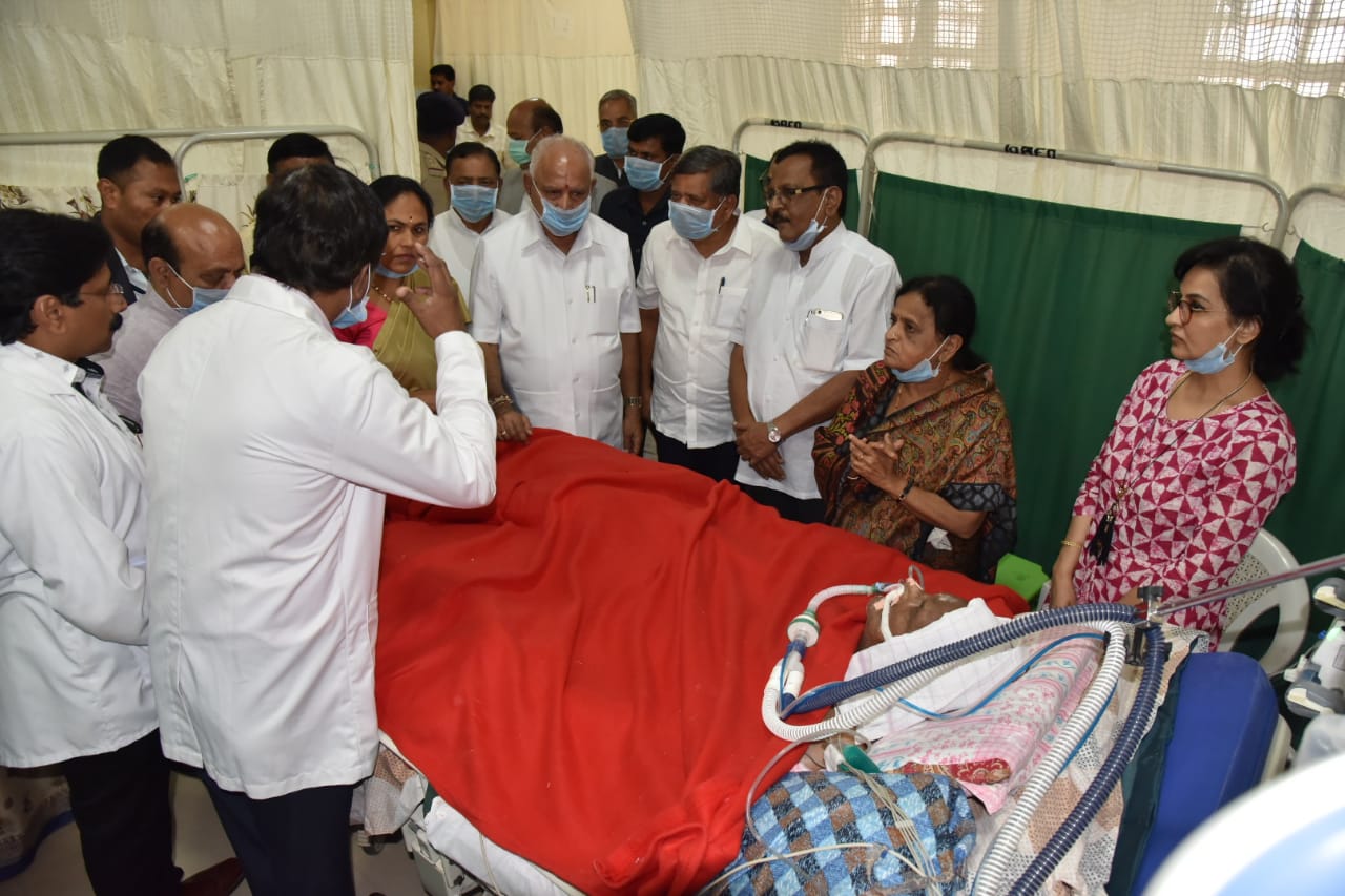 ಹಿರಿಯ ಸಾಹಿತಿ ಡಾ.ಪಾಟೀಲ ಪುಟ್ಟಪ್ಪ ಆರೋಗ್ಯ ವಿಚಾರಿಸಿದ ಮುಖ್ಯಮಂತ್ರಿ