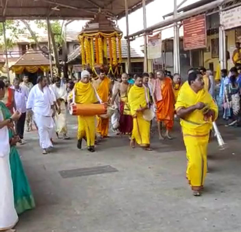 ಕೋವಿಡ್-19 ವೈರಸ್ ಭೀತಿ: ಕೊಲ್ಲೂರು ದೇವಸ್ಥಾನದಲ್ಲಿ ಸರಳ ರಥೋತ್ಸವ