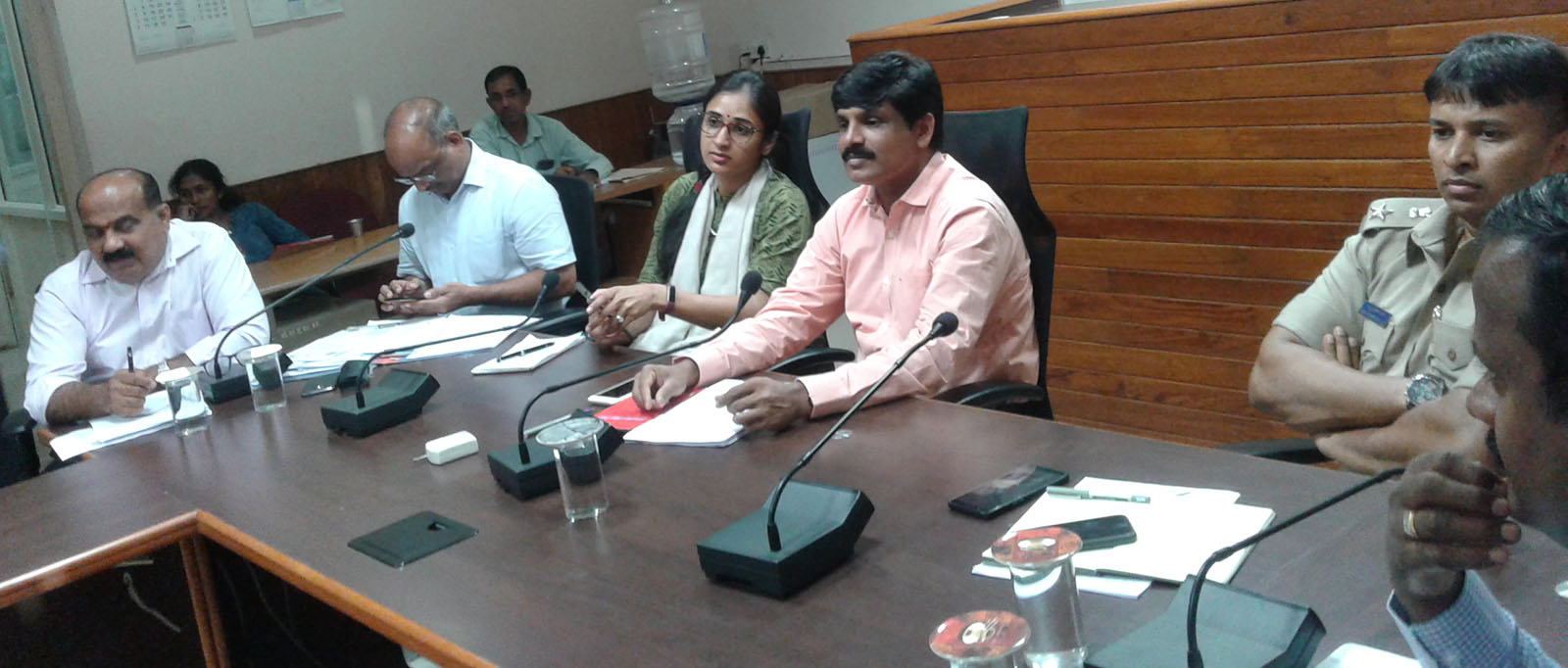 ಅಧಿಕಾರಿಗಳಿಗೆ ರಜೆ ಇಲ್ಲ, ಲಾಡ್ಜ್‌ಗಳಲ್ಲಿ ಪ್ರವಾಸಿಗರ ಮಾಹಿತಿ ಕಡ್ಡಾಯ