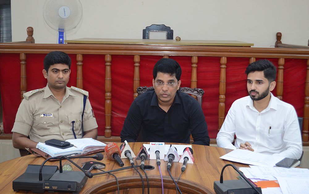 ಸುಳ್ಳು ಸುದ್ದಿ ಹರಡುವವರ ಮೇಲೆ ಕ್ರಿಮಿನಲ್ ಪ್ರಕರಣ: ಜಿಲ್ಲಾಧಿಕಾರಿ ಡಾ.ಹರೀಶಕುಮಾರ್