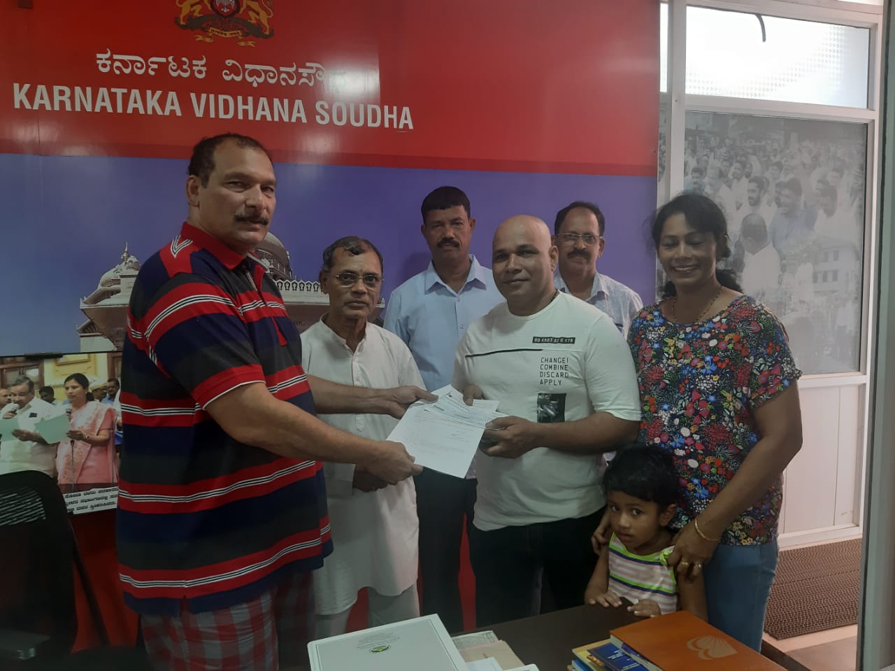 ಸಿಎಂ ಫಂಡ್: ಸಂತ್ರಸ್ತರಿಗೆ ಐವನ್ ಡಿಸೋಜ ಚೆಕ್ ವಿತರಣೆ