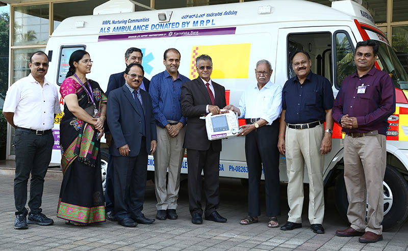 ಕರ್ಣಾಟಕ ಬ್ಯಾಂಕಿನಿಂದ ಜೀವರಕ್ಷಕ ಉಪಕರಣಗಳ ಕೊಡುಗೆ