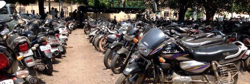 ಮಂಗಳೂರು ಮಿನಿ ವಿಧಾನಸೌಧ: ನೋ ಪಾರ್ಕಿಂಗ್ ಜಾಗದಲ್ಲಿಟ್ಟ ದ್ವಿಚಕ್ರ ವಾಹನಗಳ ‘ಹೆಲ್ಮೆಟ್’ ಮಾಯ