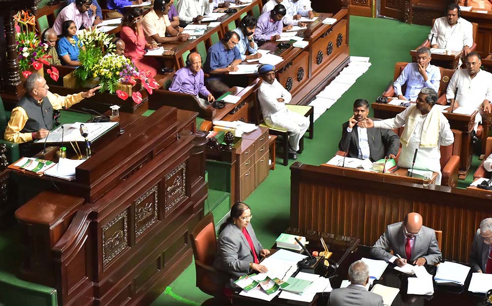 ಗದ್ದಲ, ಧರಣಿ ನಡುವೆ 8 ವಿಧೇಯಕ ಮಂಡನೆ