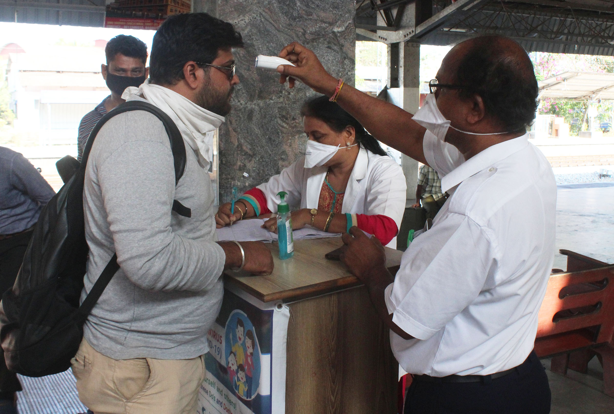 ಕೊರೋನ ಭೀತಿ: ಉಡುಪಿ ರೈಲ್ವೆ ನಿಲ್ದಾಣದಲ್ಲಿ ಪ್ರಯಾಣಿಕರ ತಪಾಸಣೆ