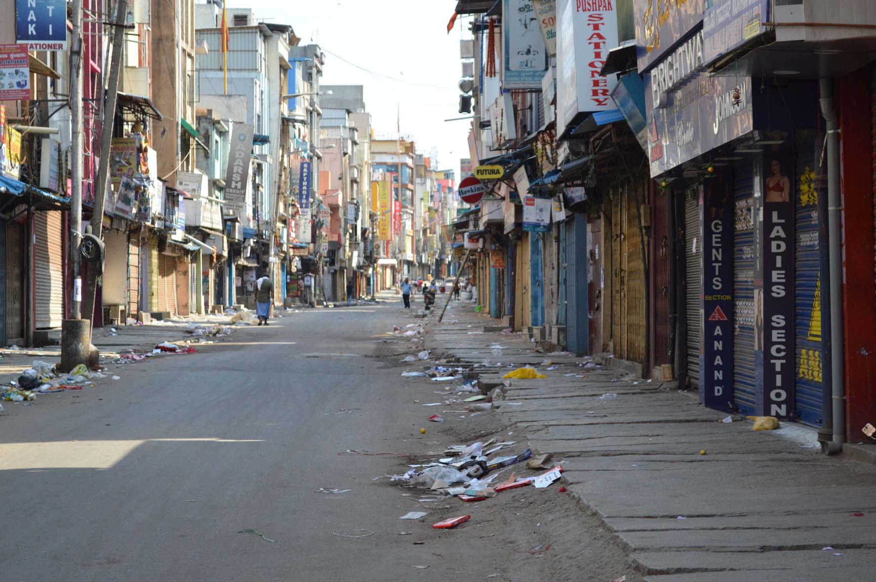 ಜನತಾ ಕರ್ಫ್ಯೂ: ಸ್ನೇಹಿತನ ಅಂತಿಮ ನಮನಕ್ಕೂ ಸಿಗಲಿಲ್ಲ ಹೂವು, ತುಳಸಿ !