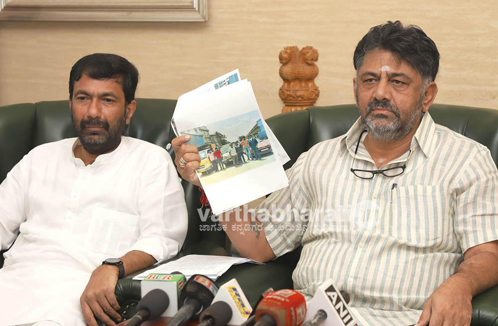 ಆರೆಸ್ಸೆಸ್‍ಗೆ ದೇಣಿಗೆ ಸಂಗ್ರಹಿಸಲು ಅನುಮತಿ ನೀಡಿದ್ದು ಯಾರು: ಕೆಪಿಸಿಸಿ ಅಧ್ಯಕ್ಷ ಡಿಕೆಶಿ ಪ್ರಶ್ನೆ