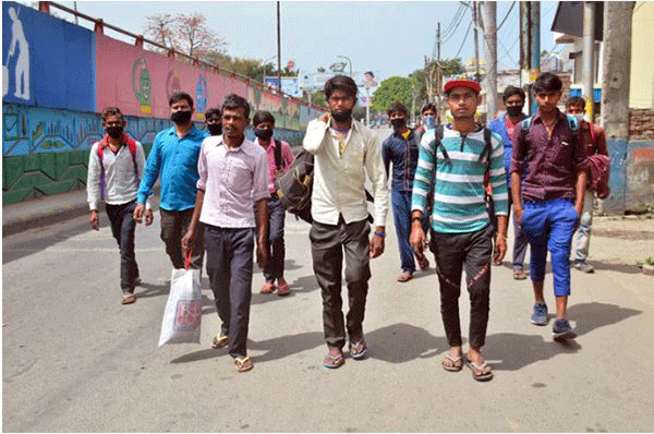 ಕೊರೋನ: ಖಾಲಿ ಹೊಟ್ಟೆಯ ನಡಿಗೆ ವೀರರಿಗೆ ಗೂಡು ಸೇರುವ ತವಕ...